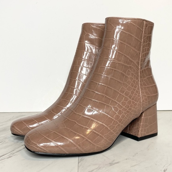 New! Steve Madden Darma Pink Croc Bootie 6M - Picture 1 of 14